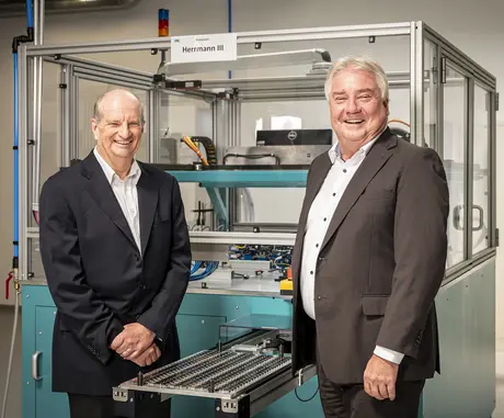 Oliver Winzenried & Marcellus Buchheit in front of machine